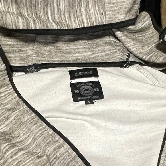 Men’s Size Large Buffalo Hoody. - Picture 2 of 3
